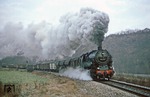 Auch im Loquitztal waren zu Weihnachten Güterzüge unterwegs: Am 2. Weihnachtsfeiertag 1979 ist 95 0009 mit Dg 55475 bei Kaulsdorf (Saale) auf dem Weg nach Probstzella. (26.12.1979) <i>Foto: Joachim Bügel</i>