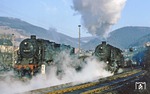 Die Zuglok des P 18019 (Eisfeld - Sonneberg) passiert während des Umsetzens im Kopfbahnhof Rauenstein den Dg 54445 (Meiningen - Sonneberg) mit 95 0024. (26.12.1979) <i>Foto: Joachim Bügel</i>