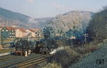 Ausfahrt des P 18019 nach Sonneberg mit 95 0014 im Bahnhof Rauenstein. Daneben steht Dg 54445 mit Zuglok 95 0024 und Schiebelok 95 0045. (26.12.1979) <i>Foto: Joachim Bügel</i>