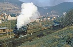 Dem P 18019 folgte dann endlich Dg 54445, der hier in Rauenstein anfährt. (26.12.1979) <i>Foto: Joachim Bügel</i>