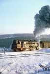 Am 2. Weihnachtsabend fährt 95 0016 über die winterlichen Höhen des Thüringer Walds bei Ernstthal. (26.12.1979) <i>Foto: Joachim Bügel</i>