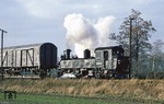 Die damals 70-jährige 99 1564 (gebaut 1909 von der Sächsischen Maschinenfabrik in Chemnitz) mit Ng 66963 bei Schweta. Die weitere Zugverfolgung endete hier abrupt, nachdem ein Barkas B-1000-Transporter dem Westwagen etwas unorthodox die Vorfahrt nahm. (28.12.1979) <i>Foto: Joachim Bügel</i>