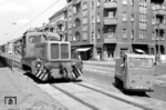 Lok 2 des VEB Transformatorenwerks "Karl Liebknecht" (TRO) auf der Industriebahn (Berlin-) Oberschöneweide. Sie gelangte Ende der 1970er Jahre vom Bahnpostamt Berlin Ostbahnhof zur Industriebahn. Nach Übernahme durch die Berliner Hafen- und Lagerhausgesellschaft (BEHALA) wurde sie im Osthafen beheimatet und steht heute als Denkmal an der BEHALA-Verwaltung im Westhafen. (27.05.1988) <i>Foto: Erich Preuß</i>