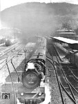 22 039 vom Bw Görlitz (umgebaut aus 39 005) verlässt mit D 450 (Warschau - Paris) den Bahnhof Löbau/Sachen. (1968) <i>Foto: Erich Preuß</i>