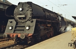 Als die Erfurter 01.5 noch Alltag in Bebra war: 01 0523 wartet vor D 199 auf die Rückfahrt. (03.1973) <i>Foto: Prof. Dr. Willi Hager</i>