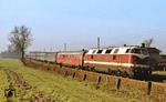 DR 118 334 mit einem Schnellzug aus Berlin bei Böhla auf dem Weg nach Dresden. (09.03.1977) <i>Foto: Peter Schiffer</i>