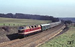 Auf dem Weg nach Berlin ist die Dresdner 118 376 mit einem Schnellzug bei Weinböhla. (07.03.1977) <i>Foto: Peter Schiffer</i>