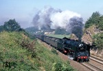 Hinter Saalfeld nimmt 01 2118 mit E 802 nach Leipzig die Steigung nach Unterwellenborn. (03.09.1980) <i>Foto: Wolfgang Bügel</i>