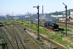 01 2204 passiert mit P 3025 nach Saalfeld die hohen Ausfahrsignale in Gera Süd. (03.09.1980) <i>Foto: Wolfgang Bügel</i>