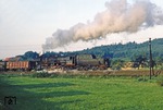 Am Block Gelenau gibt 52 8036 (1961 rekonstruiert aus der 1943 bei Graffenstadten gebauten 52 1617) Schubunterstützung am Dg 50272 aus Kamenz. (04.09.1980) <i>Foto: Wolfgang Bügel</i>