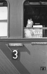 Kannst Du mal vorne Bescheid sagen. Ich will weg hier ! (1939) <i>Foto: Slg. Eisenbahnstiftung</i>