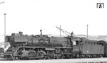 Am 30.04.1960 wurde 39 249 in 22 052 im Raw Meiningen durch Einbau eines Hochleistungskessels und Verlängerung des Rahmens im Bereich des Stehkessels umgebaut. Mit Einführung des EDV-Nummernsystem erhielt die Lok wieder ihre Ursprungsbezeichnung als Baureihe 39 zurück. 39 1052 wurde am 04.08.1972 in Saalfeld ausgemustert, wo auch diese Aufnahme entstand. (05.1971) <i>Foto: Slg. Erich Preuß</i>