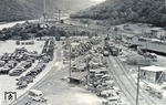 Blick über die Nebengleisanlagen am Bahnhof Friedrichssegen an der Lahn, der in den 1930er Jahren offenkundig einen gigantischen Schrottplatz beherbergte. (1932) <i>Foto: RVM</i>