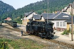 99 1741 setzt am Endpunkt der Zittauer Schmalspurbahn im Bahnhof Oybin um. (05.09.1980) <i>Foto: Wolfgang Bügel</i>