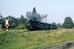 99 1757 mit P 14088 nach Bertsdorf vor Zittau-Süd. Über das Viadukt im Hintergrund führt die Bahnstrecke Zittau – Liberec/Tschechien. (05.09.1980) <i>Foto: Wolfgang Bügel</i>