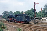 41 1132 rangiert im Bahnhof Haldensleben. Vermeintlich ist die Lok mit dem Tender der ehemaligen ölgefeuerten 44 0570 (44 1570) gekuppelt. (07.09.1980) <i>Foto: Wolfgang Bügel</i>