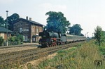Die Rückleistung von Magdeburg (vgl. Bild-Nr. 26473) bestritt 03 2117 vor P 6448 nach Oesbisfelde, die hier in Meitzendorf eintrifft. (07.09.1980) <i>Foto: Wolfgang Bügel</i>