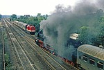 In der Bahnhofsausfahrt von Haldensleben begegnet 03 2117 der 110 478. (07.09.1980) <i>Foto: Wolfgang Bügel</i>