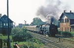 01 2137 mit P 19413 (Thale - Halberstadt (-Stralsund)) fährt am Bahnübergang "Frachtstraße" aus dem Bahnhof Quedlinburg. (08.09.1980) <i>Foto: Wolfgang Bügel</i>