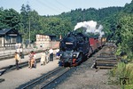 99 6001 hat den Bahnhof Alexisbad erreicht. Sie wird den P 69716 aus Gernrode weiter nach Harzgerode befördern. (08.09.1980) <i>Foto: Wolfgang Bügel</i>