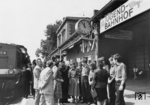 Der 1850 eröffnete Bahnhof Bützow an der Bahnstrecke Bad Kleinen – Rostock kam im Alter von 133 Jahren zu der Ehre als "Jugendbahnhof" gewidmet zu werden. (06.1983) <i>Foto: Historische Sammlung der Deutschen Bahn AG</i>