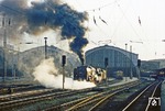 Ausfahrt des E 805 mit 01 2204 in Leipzig Hbf. (03.10.1980) <i>Foto: Joachim Bügel</i>