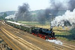 Die am Zugschluss des Sonderzuges P 23582 arbeitende 38 205 mit 50 849 an der Zugspitze auf dem Weg nach Lommatzsch. (04.10.1980) <i>Foto: Joachim Bügel</i>
