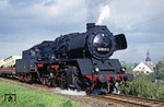 Die tiefstehende Sonne bereitete dem Lokführer der 50 3539 vor Ng 62311 in Ziegenhain erhebliche Mühe, die Signalstellung des Einfahrsignals zu erkennen. (05.10.1980) <i>Foto: Joachim Bügel</i>