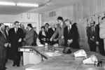 Am 6. März 1988 wurde auf dem 37,6 km langen Abschnitt Angermünde–Prenzlau der elektrische Betrieb aufgenommen, am 28. Mai 1988 folgte die 24 km lange Strecke Prenzlau–Pasewalk. Die Strecke Prenzlau-Anklam-Stralsund wurde mit Verstärkungsleitern VL und dezentralen Umformerwerken in Stralsund, Anklam und Prenzlau elektrifiziert. 2002 erfolgte der Umbau auf das AT-System wobei die Verstärkungsleiter auf gegenphasige "Negativfeeder" umgepolt wurden und das Ufw Anklam aufgelassen wurde. Das Bild zeigt die Einweihung des Unterwerkes Prenzlau u.a. mit dem Minister für Verkehrswesen der DDR Otto Arndt. (1988) <i>Foto: Historische Sammlung der Deutschen Bahn AG (Carl-Ernst Zimmer) </i>
