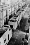 Die Baureihe V 180 der Deutschen Reichsbahn war die größte in der DDR gebaute Diesellok. Beim Hersteller der "Lokomotivbau Karl Marx" in Babelsberg stehen gerade neue Lokomotiven in der Fertigung. (1960) <i>Foto: Werkfoto, Slg. E. Preuß</i>