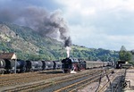 01 1518 mit P 4004 (Saalfeld - Halle) in Kahla. (08.10.1980) <i>Foto: Joachim Bügel</i>