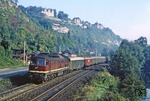 Mit D 501 aus Berlin-Schöneweide am Haken dröhnt 132 198 an den Dornburger Schlössern vorbei. (09.10.1980) <i>Foto: Joachim Bügel</i>