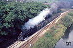 Blick von der Autobahnbrücke bei Göschwitz (Saale) auf 01 0501 mit P 3003 nach Saalfeld (Saale). (09.10.1980) <i>Foto: Joachim Bügel</i>