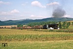 44 0414 kämpft sich mit Ng 66422 die Steigung von Saalfeld nach Unterwellenborn hinauf. (10.10.1980) <i>Foto: Joachim Bügel</i>