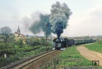 Ausfahrt des P 3025 in Neunhofen zwischen Neustadt an der Orla und Oppurg. (19.04.1981) <i>Foto: Wolfgang Bügel</i>