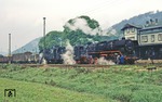 Letzte Vorbereitungen für die Lastprobefahrt der 44 0235 (ex 44 1235) im Bahnhof Grimmenthal. Als "Angstlok" fährt 95 0027 als Zuglok des Dg 54445 mit. (20.04.1981) <i>Foto: Wolfgang Bügel</i>