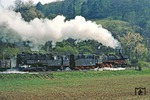 Die frisch in Meiningen ausgebesserte 44 0235 muss vor Dg 54445 ihre Leistungsfähigkeit beweisen. Hinter ihr läuft die planmäßige Zuglok 95 0027. (20.04.1981) <i>Foto: Wolfgang Bügel</i>