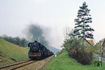 44 0235 und 95 0027 mit Dg 54445 kurz vor Hildburghausen. (20.04.1981) <i>Foto: Wolfgang Bügel</i>