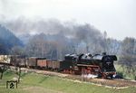 44 0567 (ex 44 1569, Borsig, Baujahr 1943) mit einem Güterzug auf dem Weg nach Saalfeld im Saaletal bei Zeutsch. (18.04.1978) <i>Foto: Peter Schiffer</i>