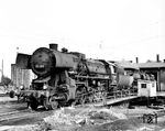 52 1516 (Esslingen, Baujahr 1943) auf der Drehscheibe im Bw Großkorbetha. Die Lok war noch bis 1978 im Dienst. (1962) <i>Foto: Slg. Schmidt</i>