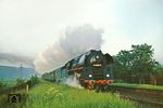 01 0520 dampft mit P 4000 durch den aufgelassenen Haltepunkt Großeutersdorf. (28.05.1981) <i>Foto: Wolfgang Bügel</i>