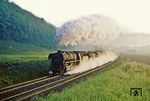 44 0414 kämpft sich mit Dg 56427 nach Saalfeld durch den Morgendunst des Saaletales bei Uhlstädt hinauf. (28.05.1981) <i>Foto: Wolfgang Bügel</i>