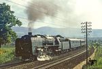 01 2118 mit dem Pullman-Sonderzug D 24404 bei Saalfeld. (28.05.1981) <i>Foto: Joachim Bügel</i>