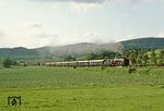 01 2118 mit dem Sonderzug zwischen Saalfeld und Unterwellenborn. (28.05.1981) <i>Foto: Wolfgang Bügel</i>
