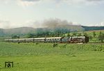 Der Pullman-Sonderzug D 24404 mit 01 2118 zwischen Saalfeld und Unterwellenborn. (28.05.1981) <i>Foto: Wolfgang Bügel</i>