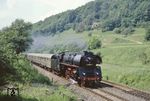 01 0521 vor D 504 von Saalfeld/Saale über Halle nach Berlin bei Zeutsch. Ein halbes Jahr später am 26. September 1981 endete der Dampfeinsatz. 01 0519 bespannte an diesem Tag letztmalig den Schnellzug. (30.05.1981) <i>Foto: Wolfgang Bügel</i>