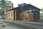 99 1787 vor dem Lokschuppen in Radeburg. (17.06.1981) <i>Foto: Wolfgang Bügel</i>