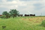 Bei Schweta nahe Mügeln ziehen 99 1566 und 99 1608 mit Ng 66968 dahin. (19.06.1981) <i>Foto: Wolfgang Bügel</i>