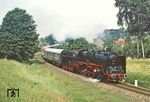 Hinter Pulsnitz dampft 50 849 mit dem DMV-Sonderzug vorbei. (20.06.1981) <i>Foto: Wolfgang Bügel</i>