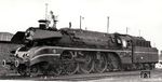 18 314 vom Bw Halle (Saale) P als Wendelok im Bw Berlin Ostbahnhof. Die Bremslok der VES-M Halle (Saale) wurde gelegentlich zu Planleistungen herangezogen. Hier ist die Lok noch mit Kohlefeuerung unterwegs, schon wenig später wurde sie im Raw Meiningen auf Ölhauptfeuerung umgerüstet.  (07.1967) <i>Foto: Erich Preuß</i>